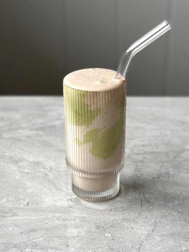 Strawberry Matcha Smoothie - A Must-Try Recipe!