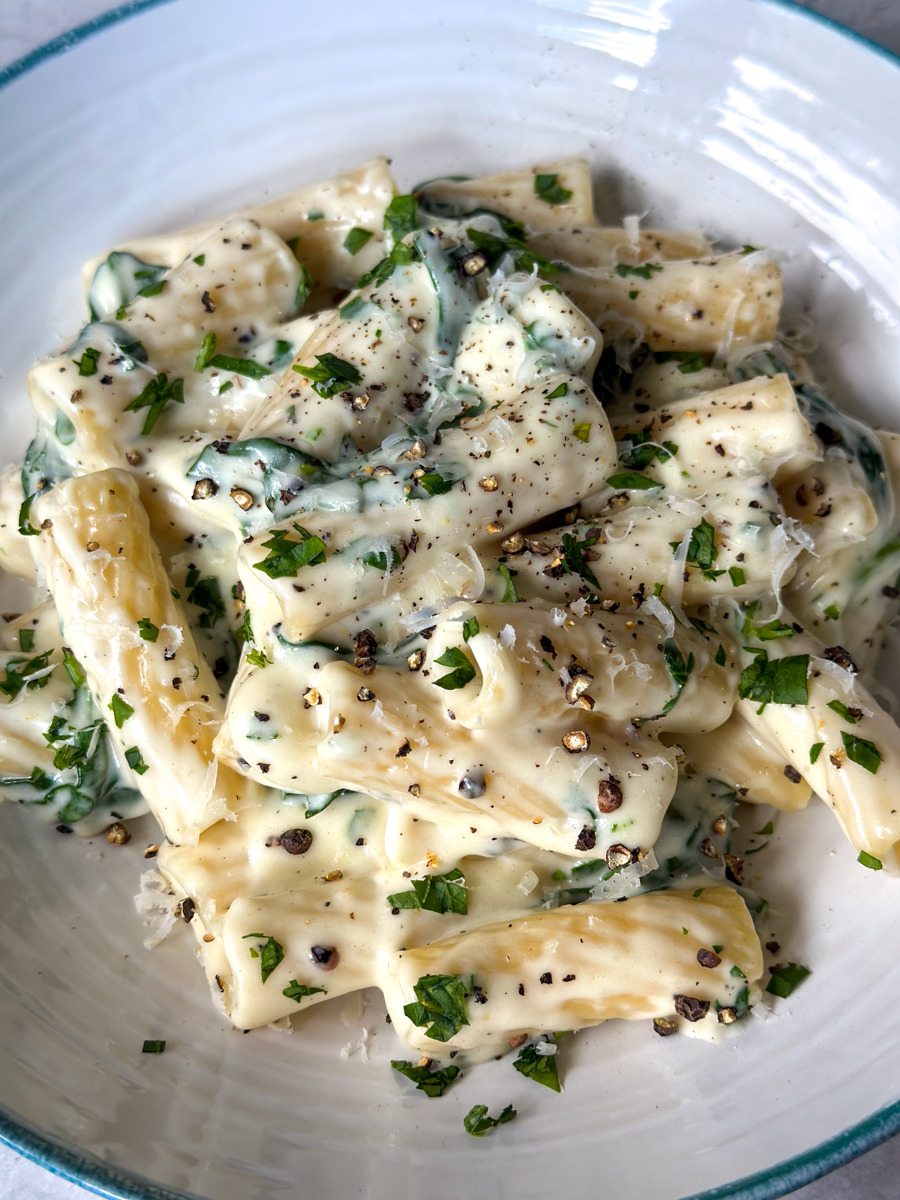 CREAMY SPINACH RIGATONI