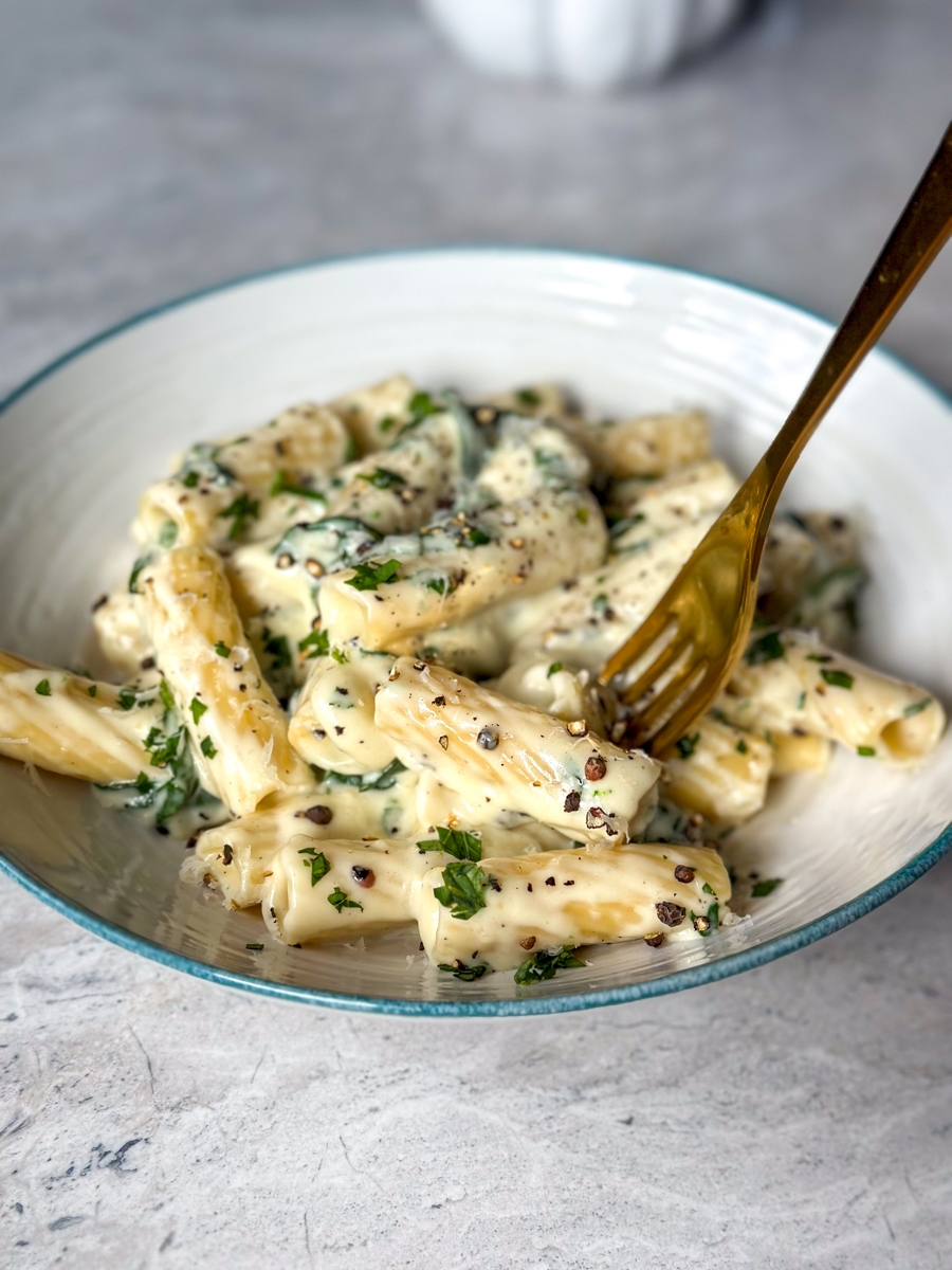 CREAMY SPINACH RIGATONI