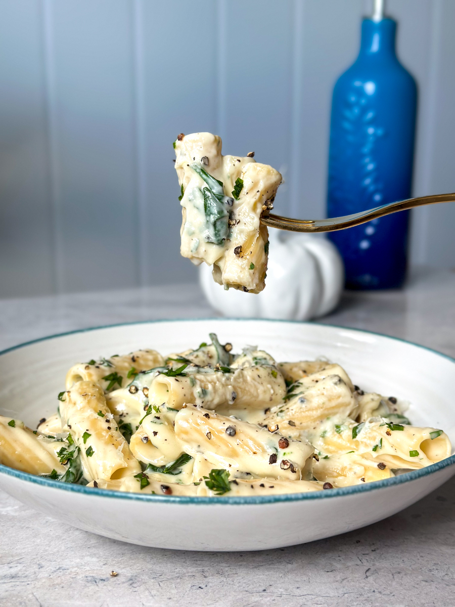 CREAMY SPINACH RIGATONI