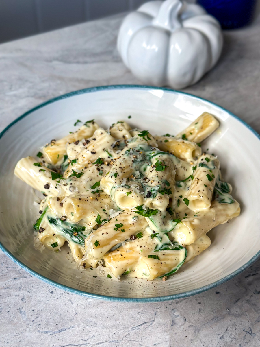 CREAMY SPINACH RIGATONI