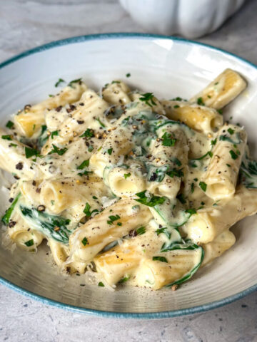 CREAMY SPINACH RIGATONI