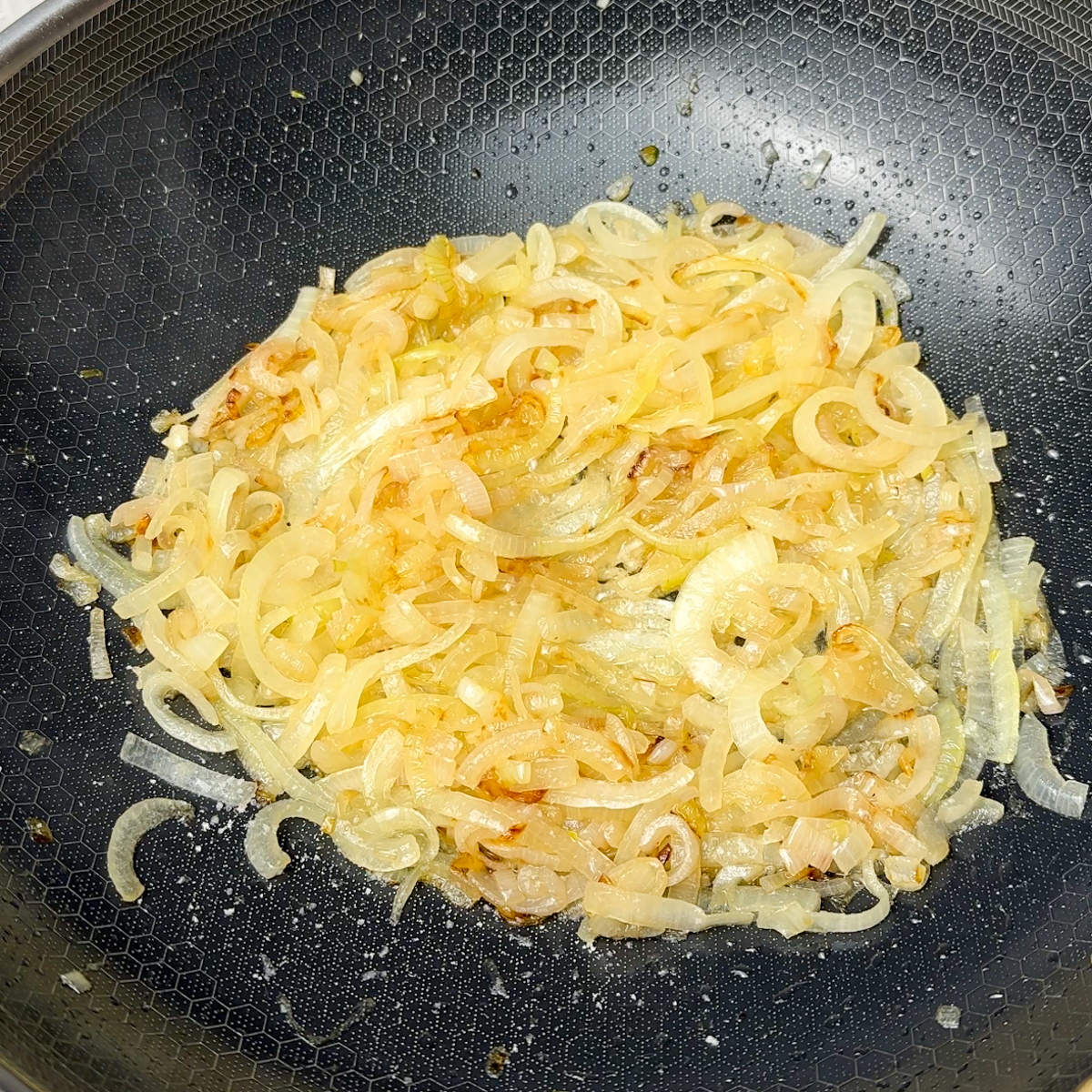 In the same pan caramelize the onions & shallots!
