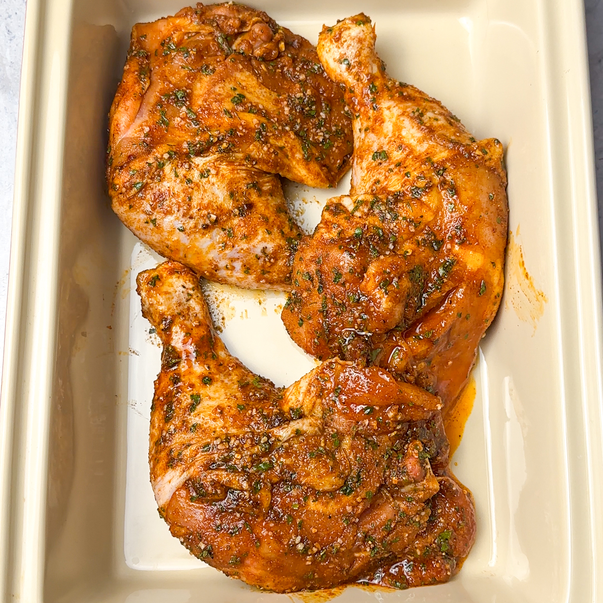 Add the marinated chicken legs to a baking tray!
