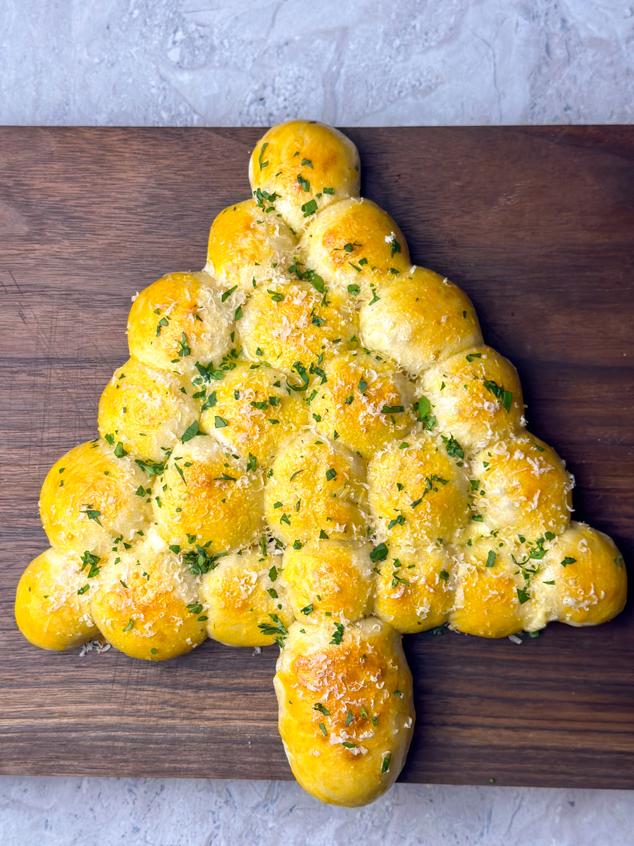 Christmas tree pull apart bread 