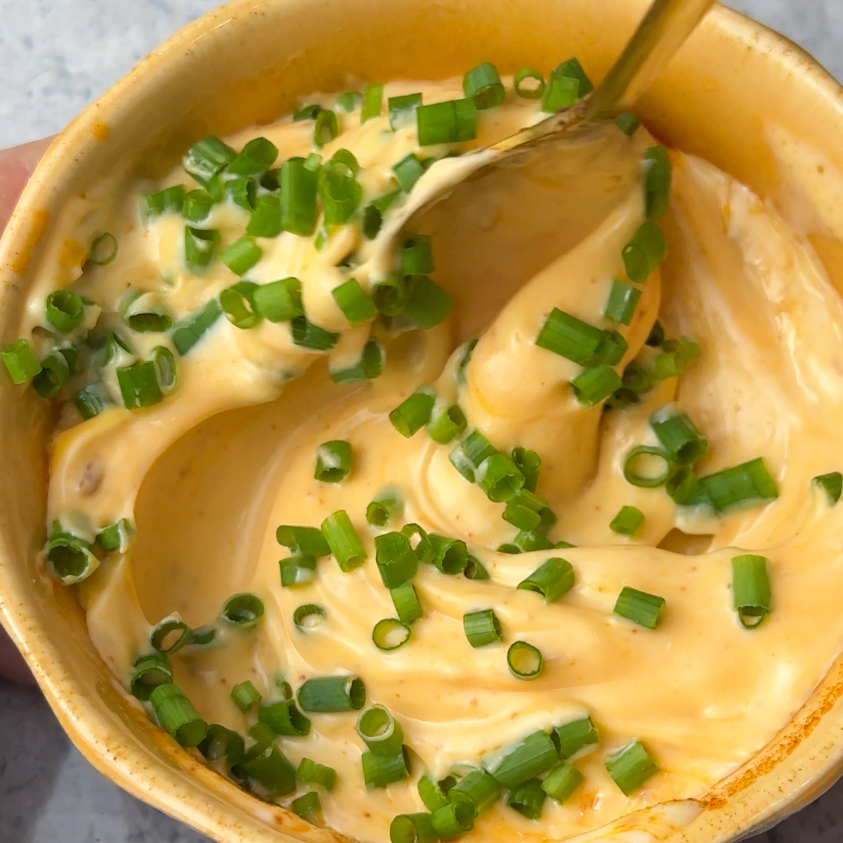 Make the spicy mayonnaise!