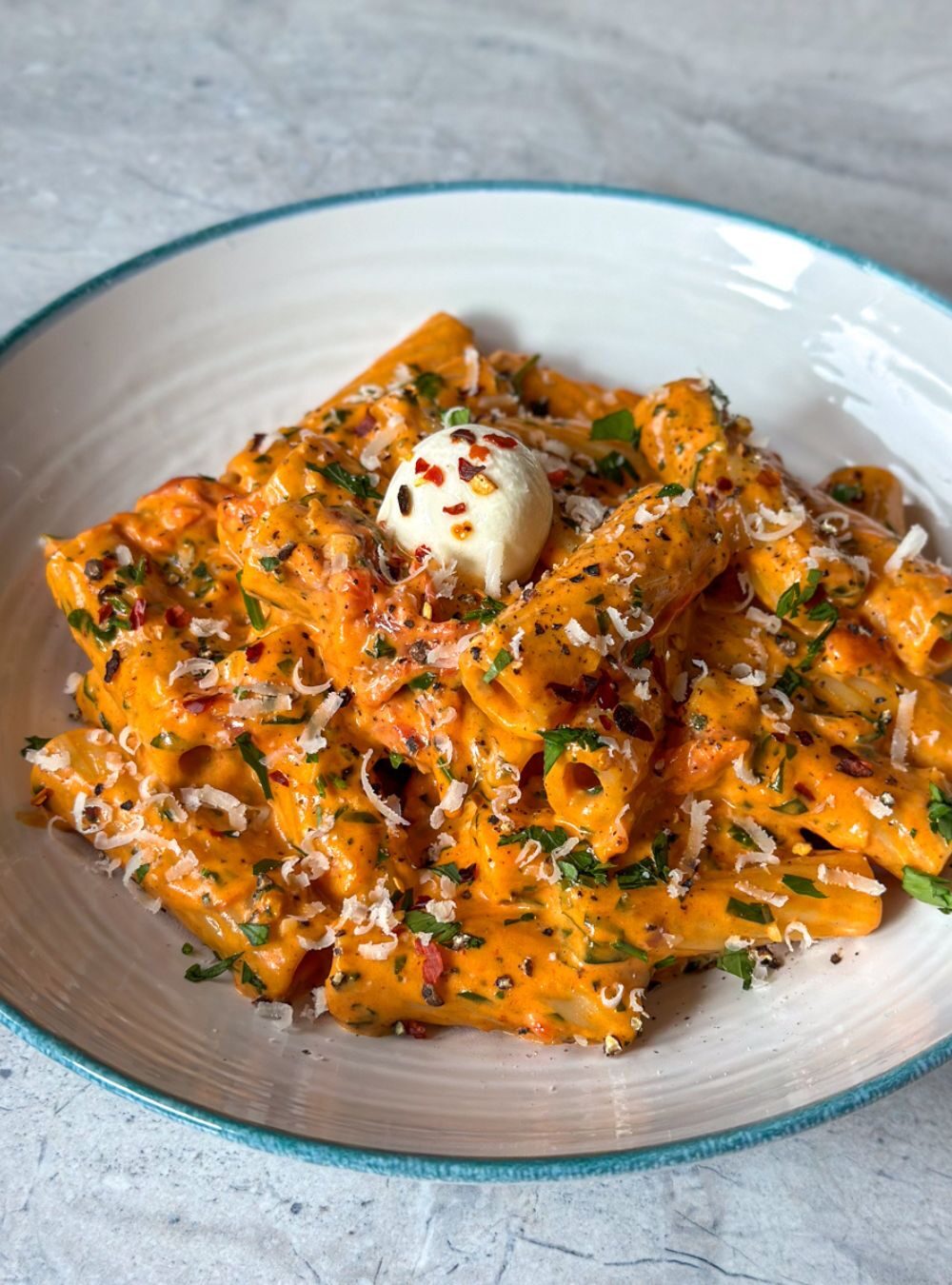 easy and creamy tomato garlic pasta