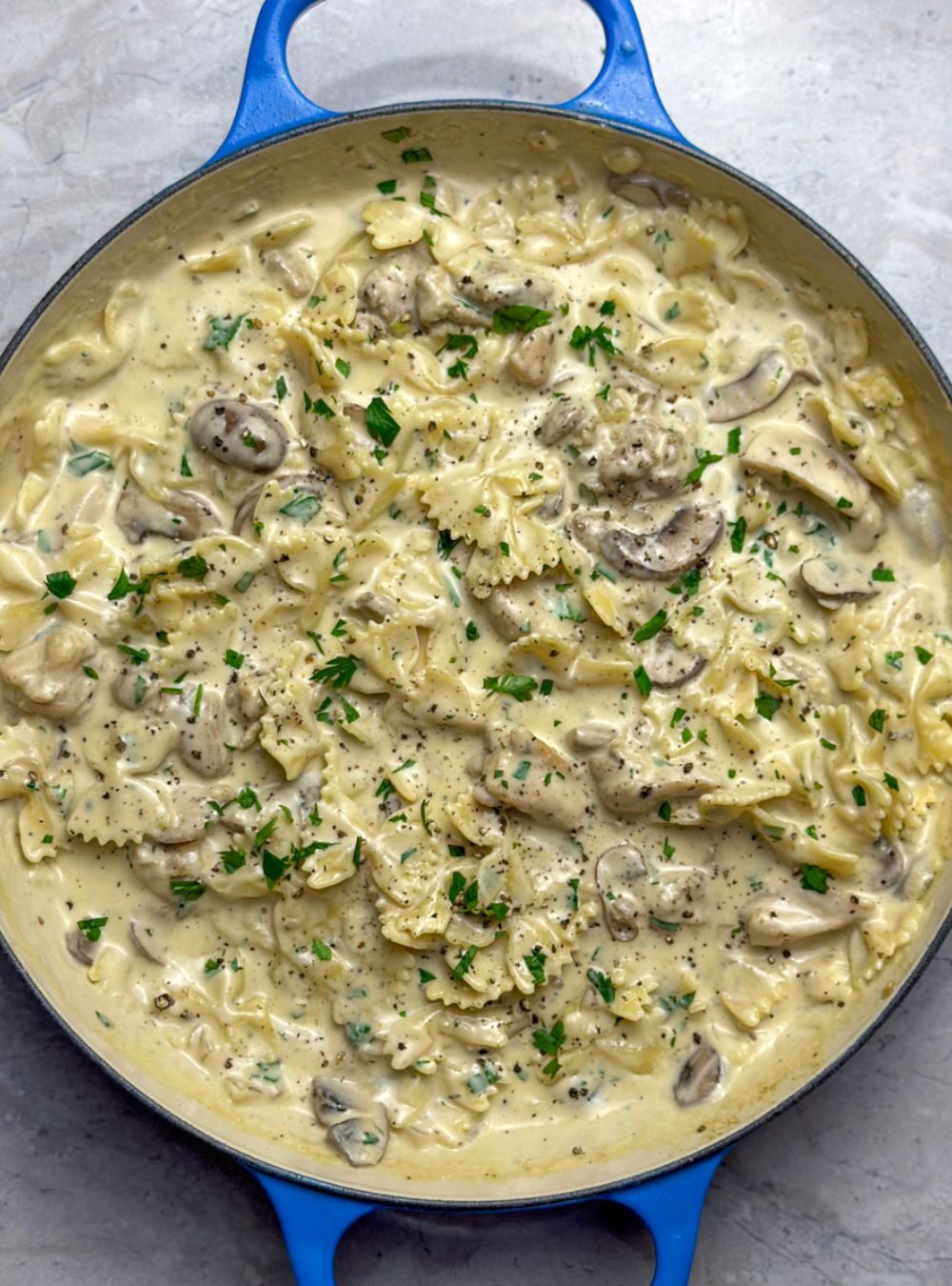 easy creamy mushroom chicken pasta
