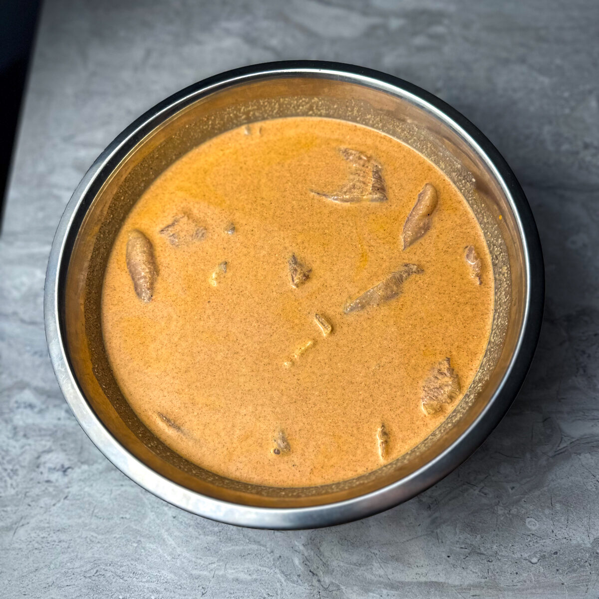 Prepare the wet mixture & cover the chicken, let it marinate for at least 30 min!