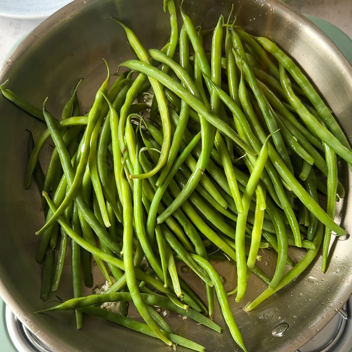 Set the salmon aside, & in the same pan, sauté the minced garlic & green beans!