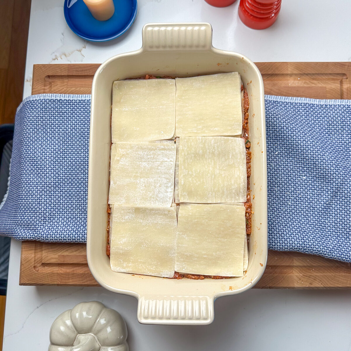 Layer the dumpling lasagne with the meat filling & wontons!