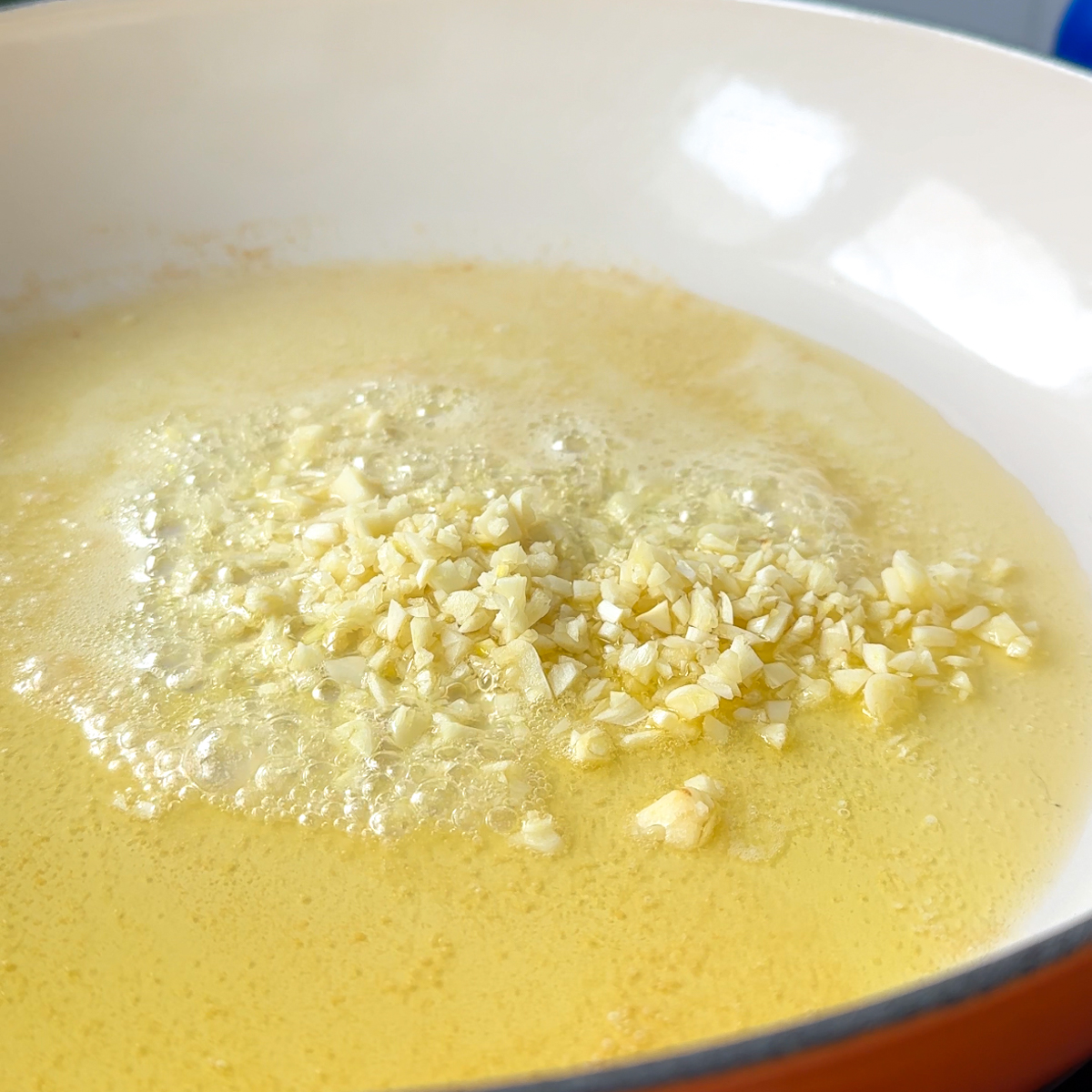 Fry the garlic in the butter!
