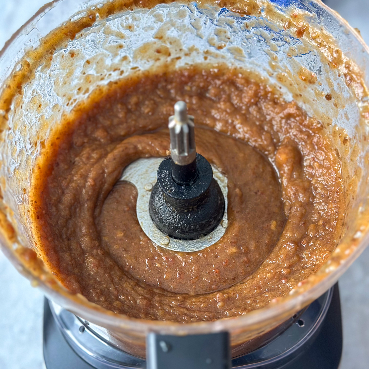 Make the date purée!