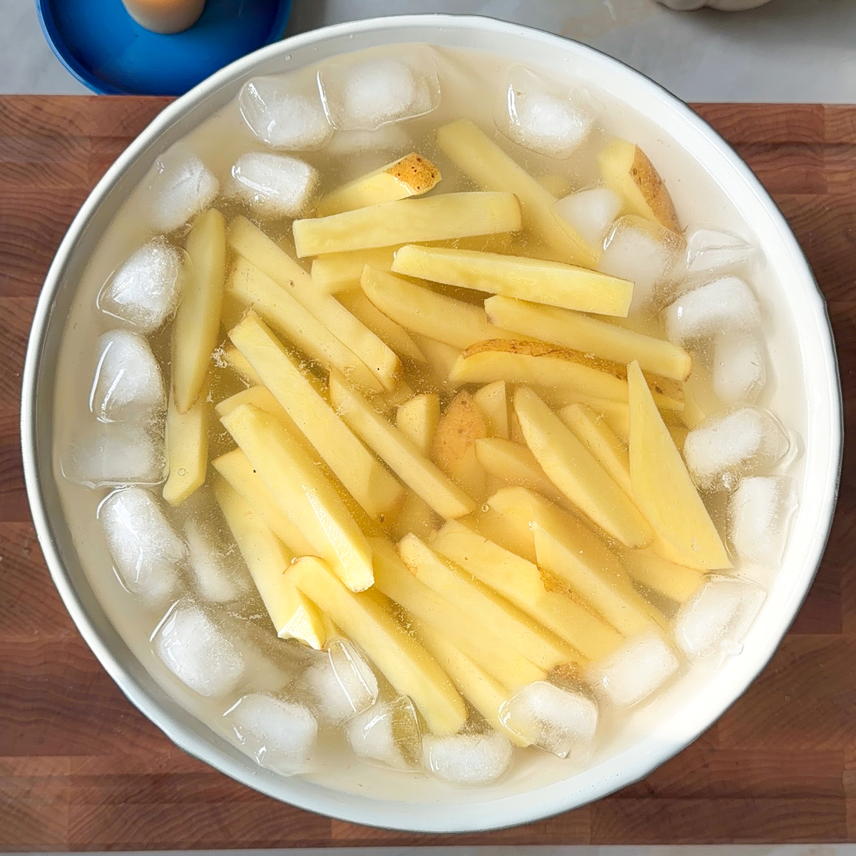 Put the sliced fries into iced water for at least 30 min!